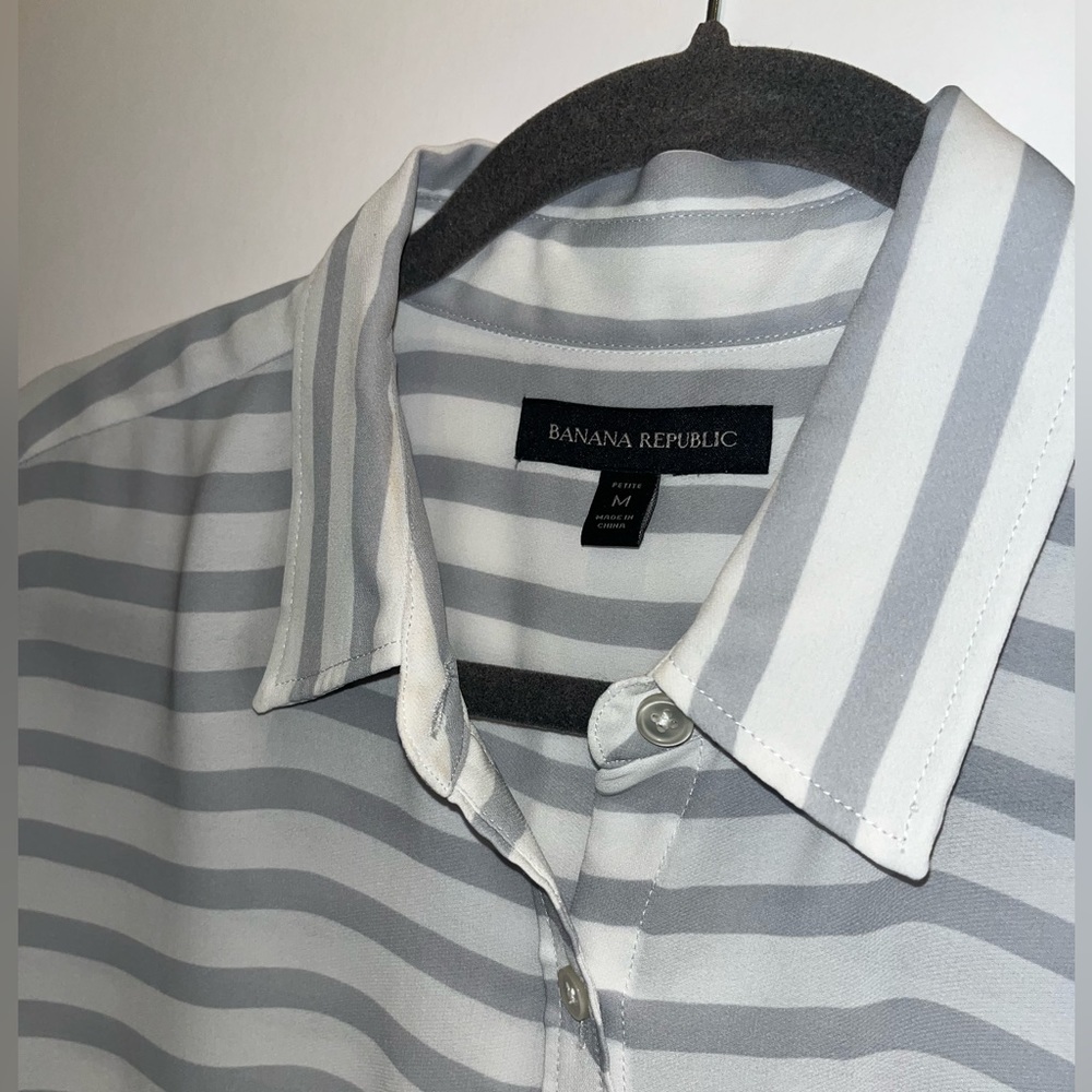 Petite 🍌 Banana Republic Button Down - Picture 7 of 13